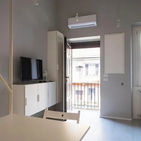 Youhosty - Custodi 12 * Milan